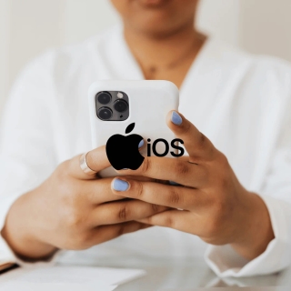 iPhone screen showing eSIM setup and mobile plan activation steps